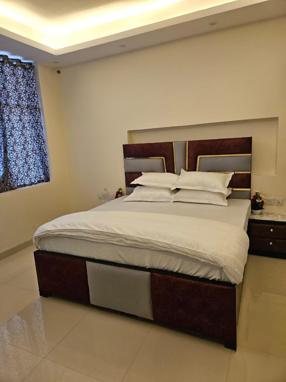 Ashirwaad 249 Bed & Breakfast เกรทเตอร์นอยดา ภายนอก รูปภาพ