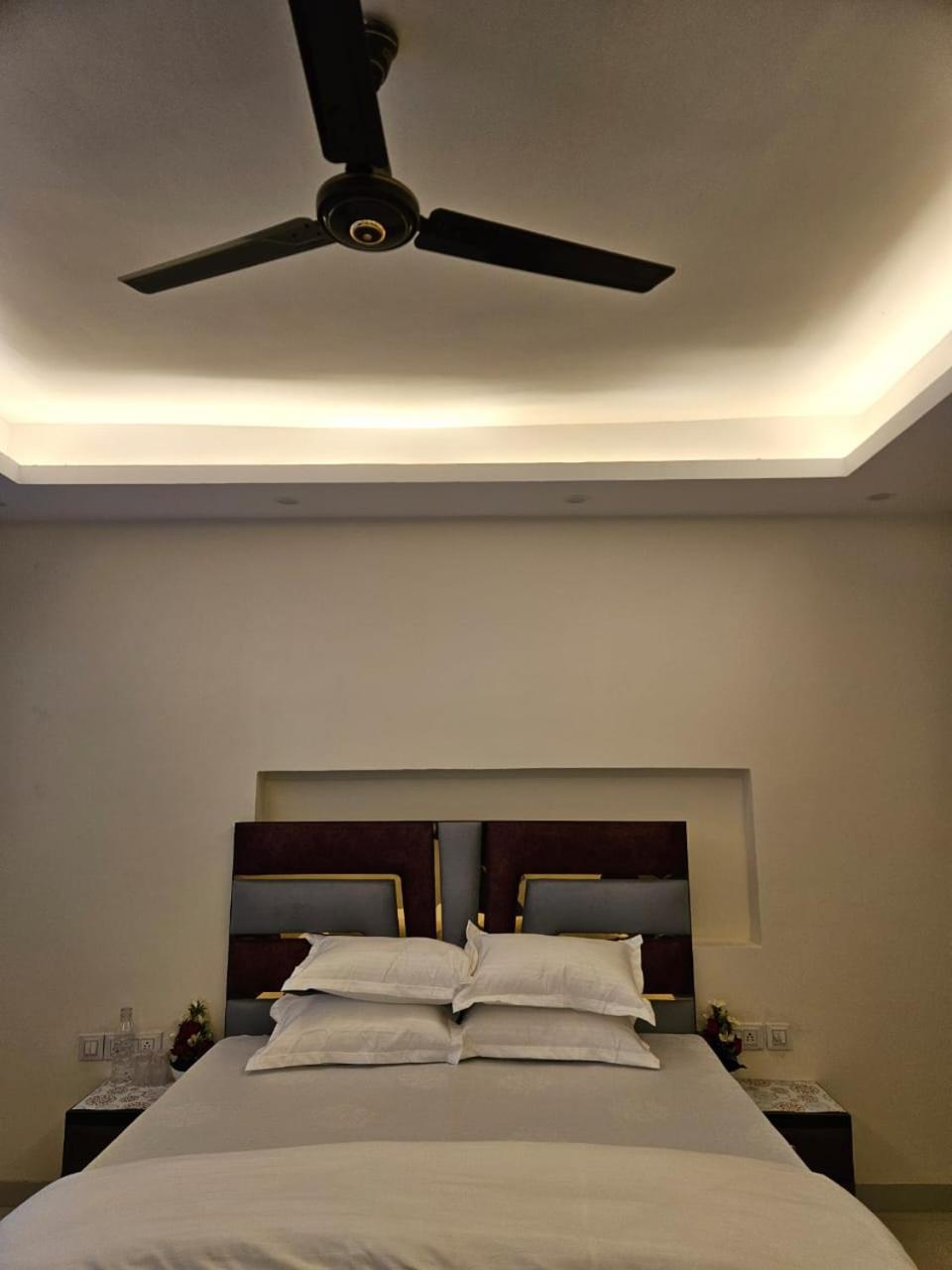 Ashirwaad 249 Bed & Breakfast เกรทเตอร์นอยดา ภายนอก รูปภาพ