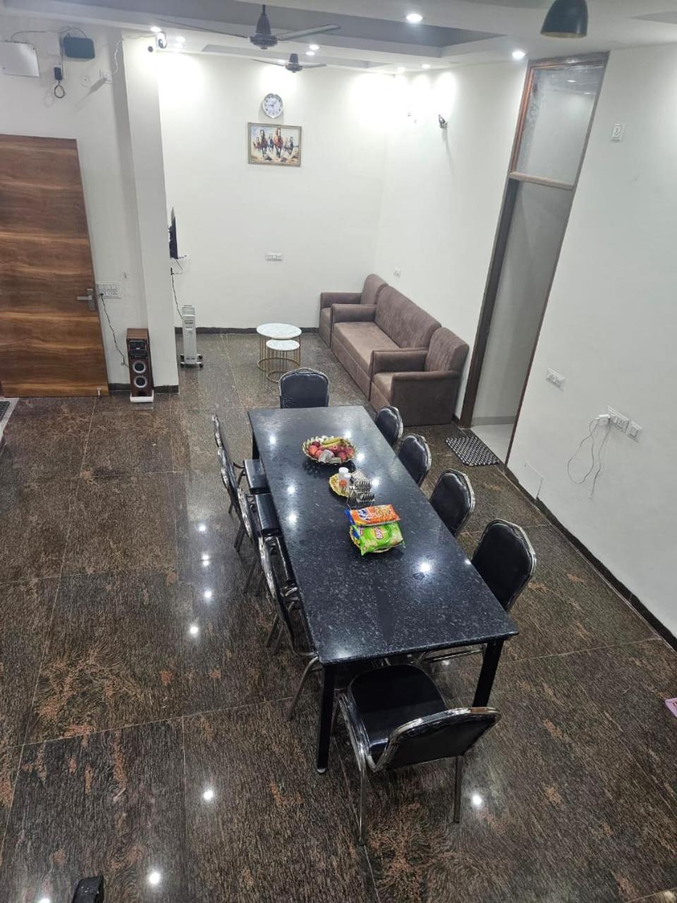Ashirwaad 249 Bed & Breakfast เกรทเตอร์นอยดา ภายนอก รูปภาพ