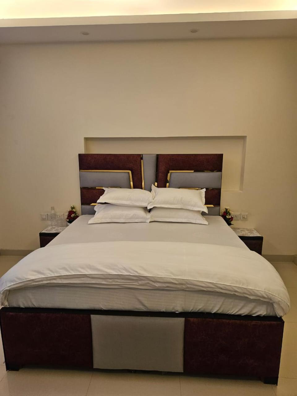Ashirwaad 249 Bed & Breakfast เกรทเตอร์นอยดา ภายนอก รูปภาพ