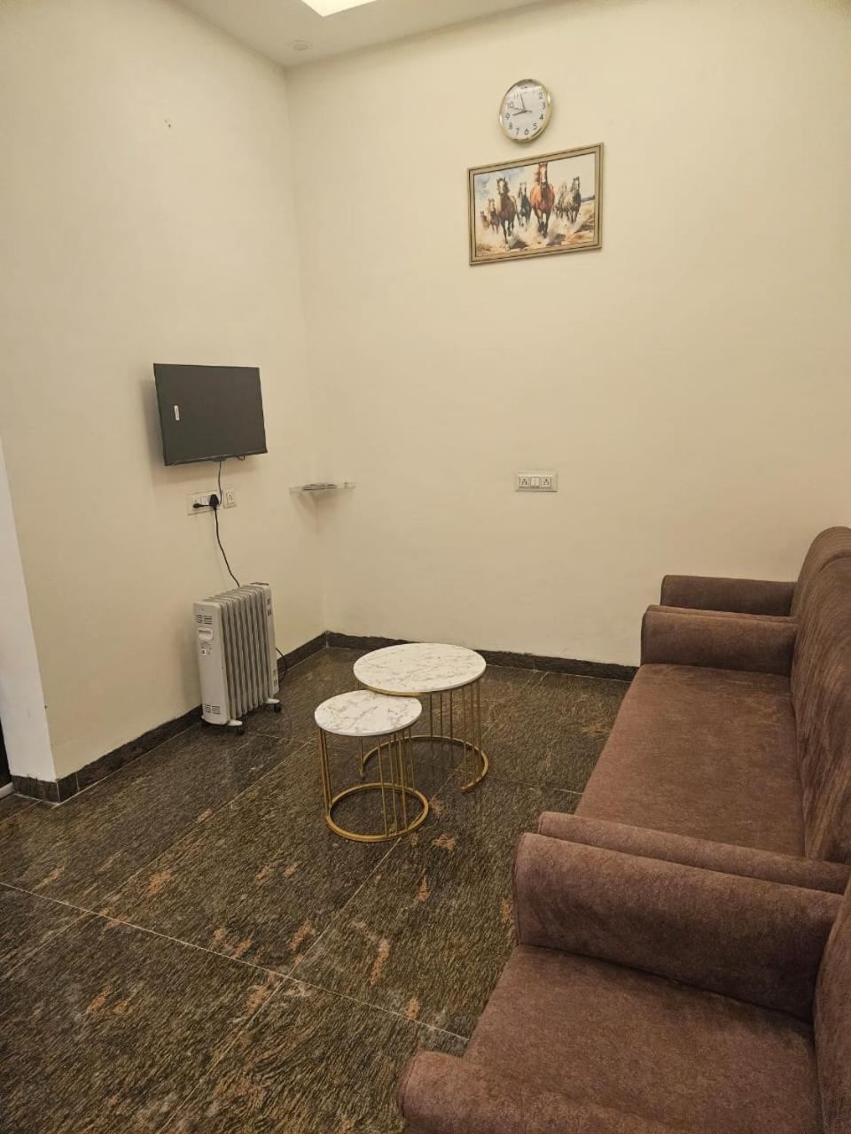 Ashirwaad 249 Bed & Breakfast เกรทเตอร์นอยดา ภายนอก รูปภาพ