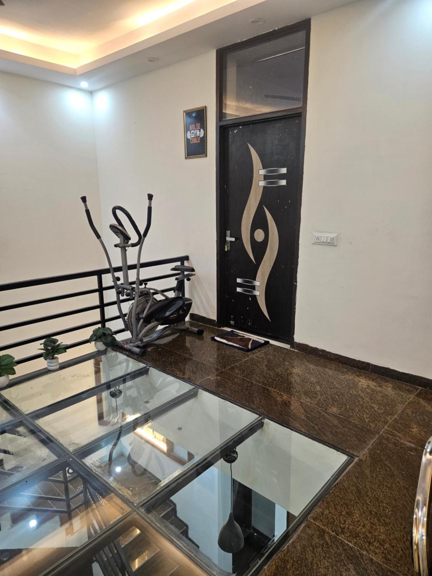 Ashirwaad 249 Bed & Breakfast เกรทเตอร์นอยดา ภายนอก รูปภาพ