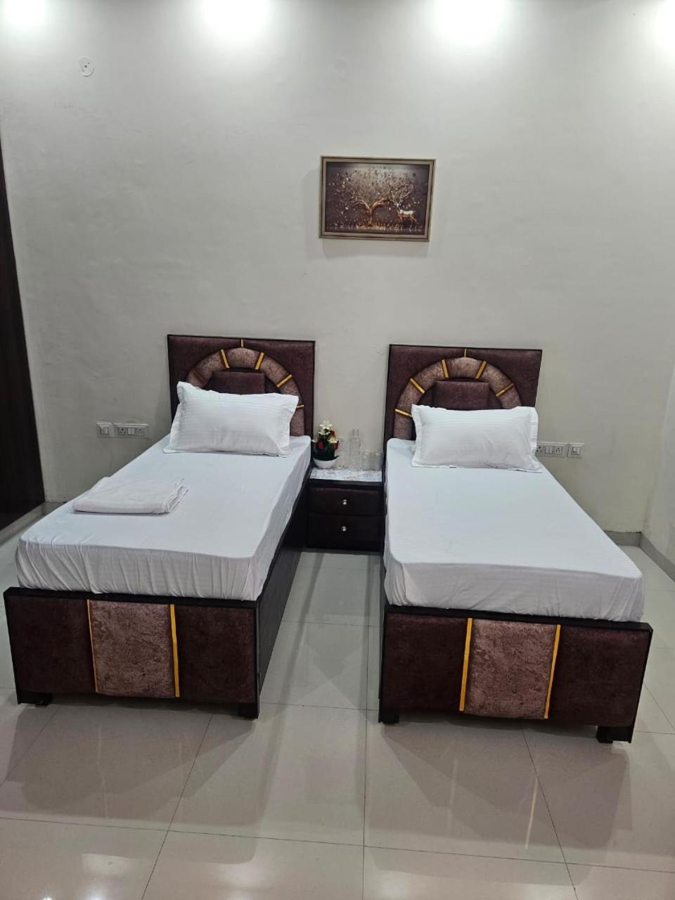 Ashirwaad 249 Bed & Breakfast เกรทเตอร์นอยดา ภายนอก รูปภาพ