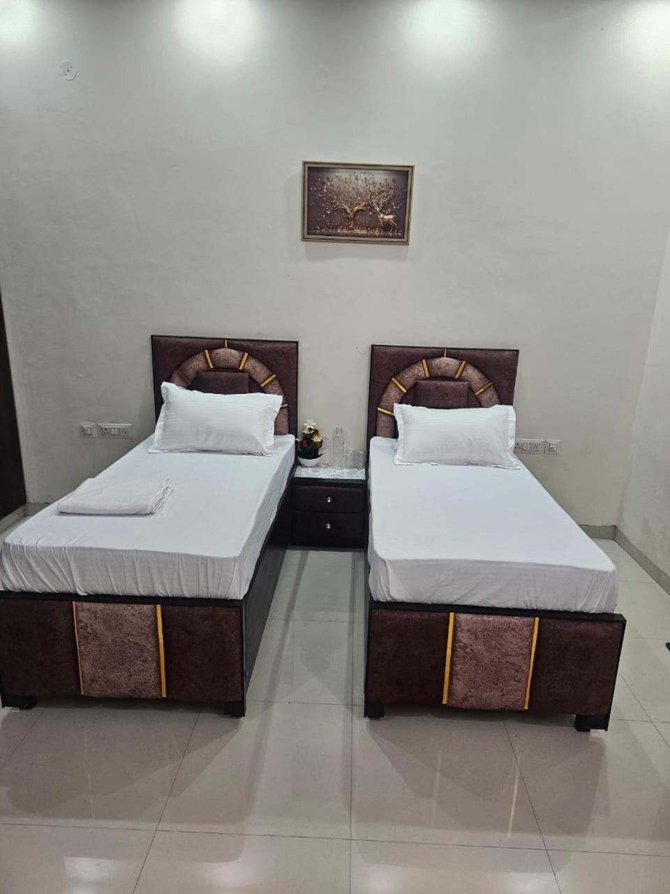 Ashirwaad 249 Bed & Breakfast เกรทเตอร์นอยดา ภายนอก รูปภาพ