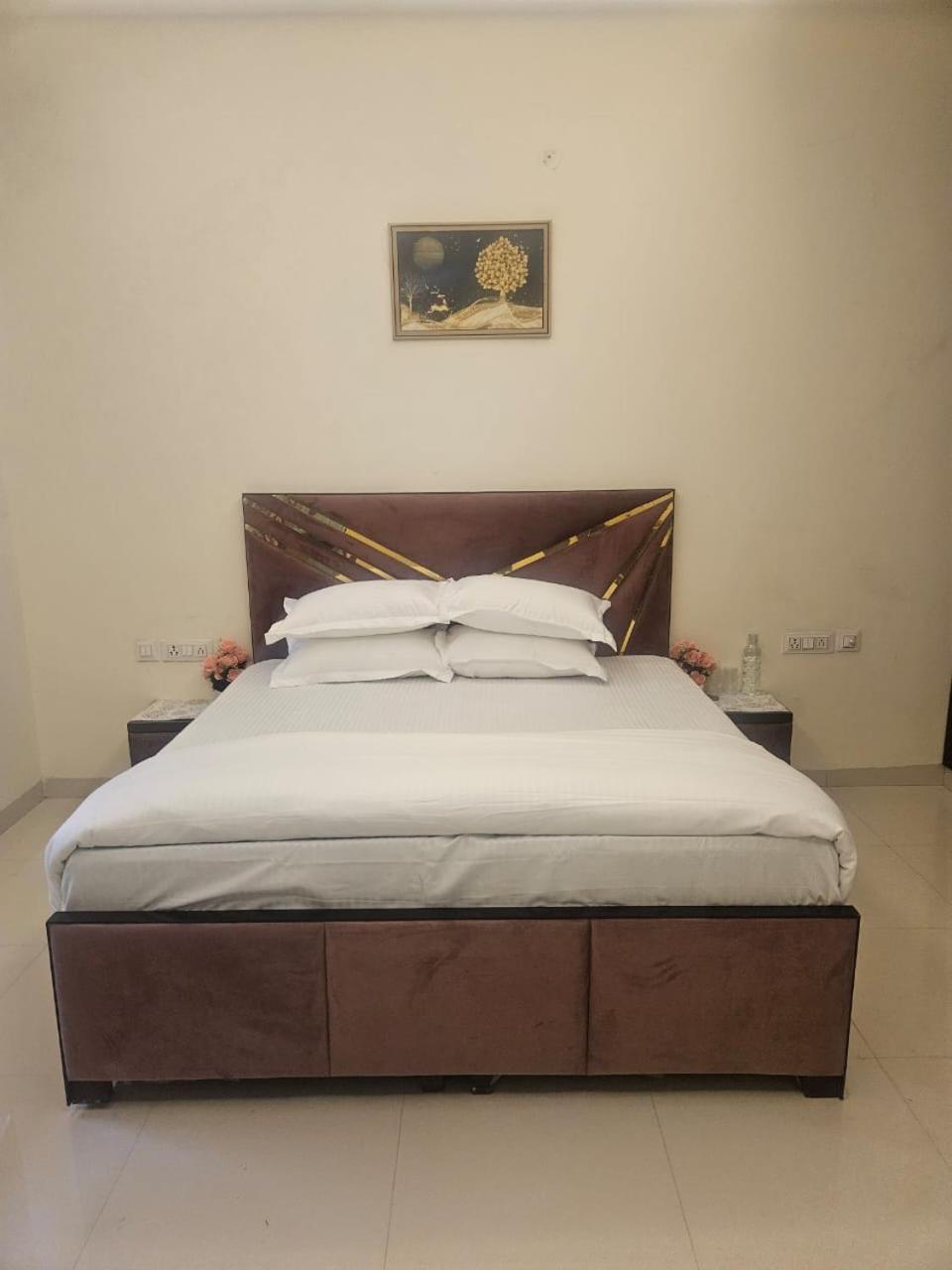 Ashirwaad 249 Bed & Breakfast เกรทเตอร์นอยดา ภายนอก รูปภาพ