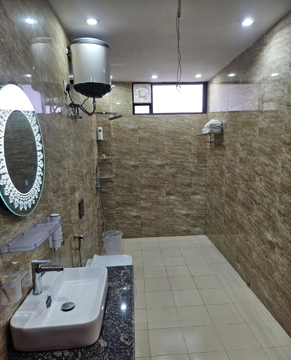 Ashirwaad 249 Bed & Breakfast เกรทเตอร์นอยดา ภายนอก รูปภาพ